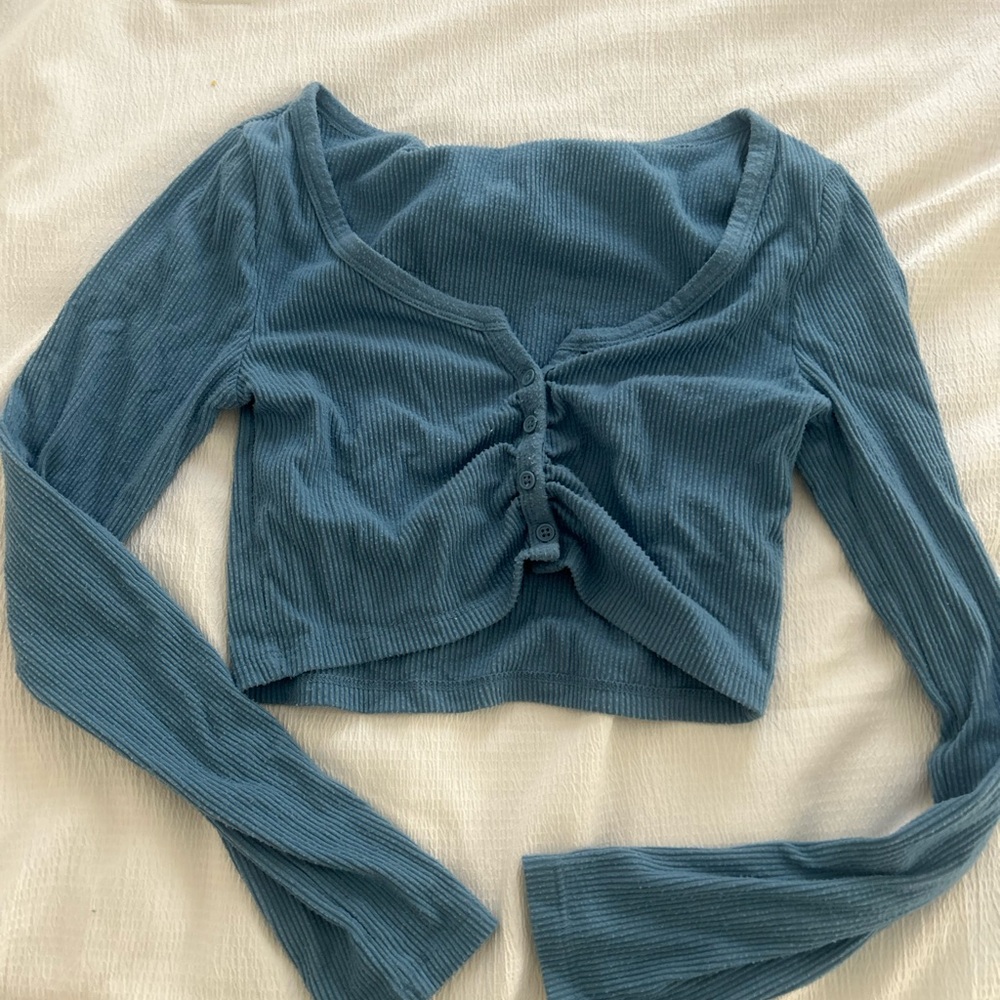 UO long sleeve blue crop top size M
